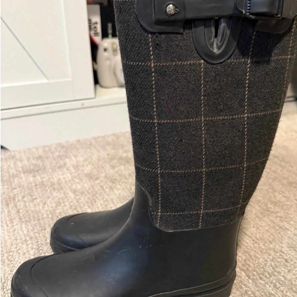Tommy Hilfiger Plaid Tall Rain Boots Women’s Size 6 Waterproof Buckle Preppy